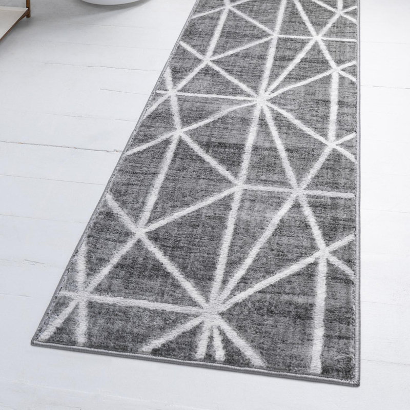 Tapis géométrique gris foncé / ivoire Oceola, Tapis de couloir 2 pi 7 po x 13 pi