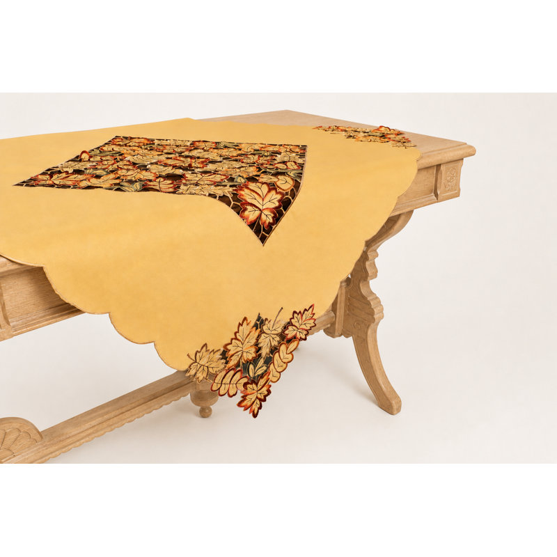 Surmatelas de table nappe brodé Wendling