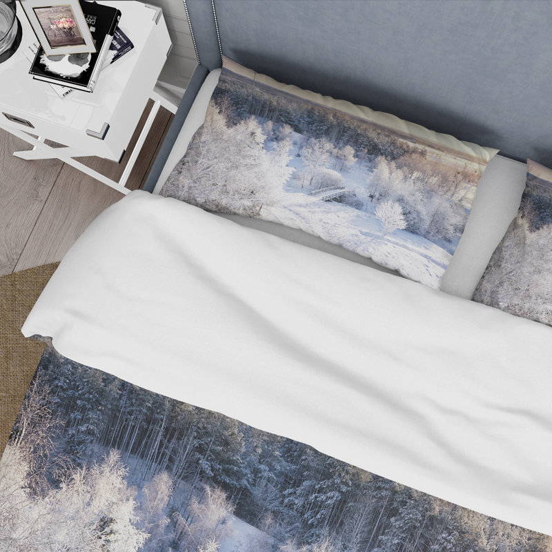 Sunshine Through Snowy Winter Landscape IV - Ensemble de housse de couette Cabin & Lodge - Microfibre de polyester