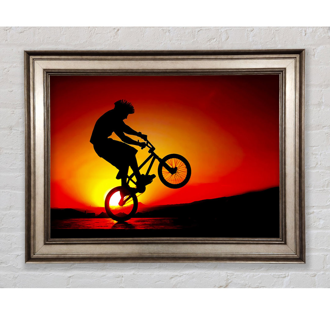 Bmx Back Wheelie In Rotem Sonnenlicht - Einzelner Bilderrahmen Kunstdrucke