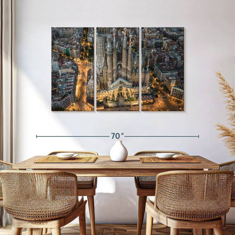 Lilie Sagrada Familia la nuit, H 36 po x l 57 po
