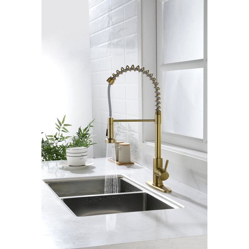 Gold Stainless Steel Kitchen Faucet With Pull-Out Spray Feature, 360 Rotatable Nozzle For Seamless Water Flow, Single Handle To Regulate Temperature And Flow Rate, Corrosion Rust- Surface, Quiet