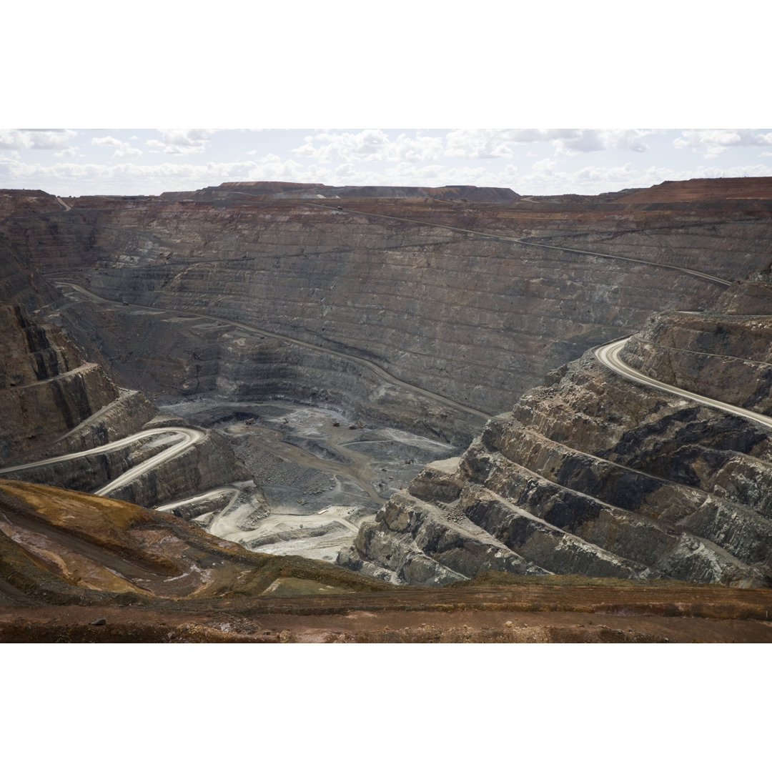 Kalgoorlie Super Pit With Winding Trails To The Bottom by Tap10 - Drucken