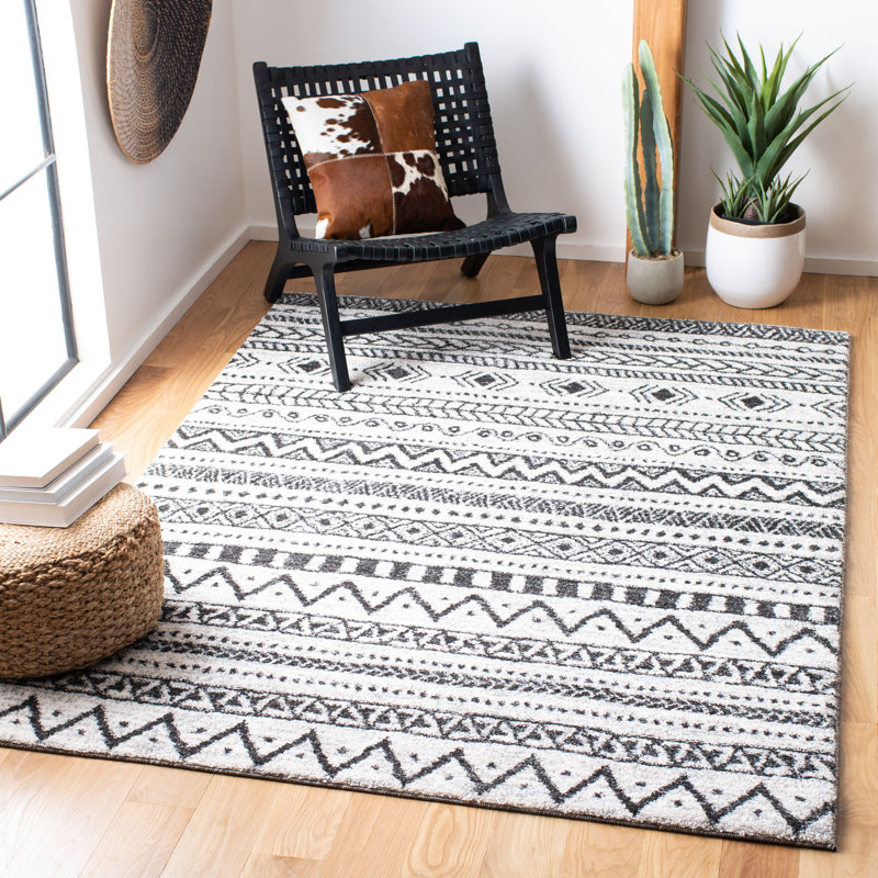 Tapis ivoire / noir Jaylah Southwestern, Rectangle 5 pi 3 po x 7 pi 7 po