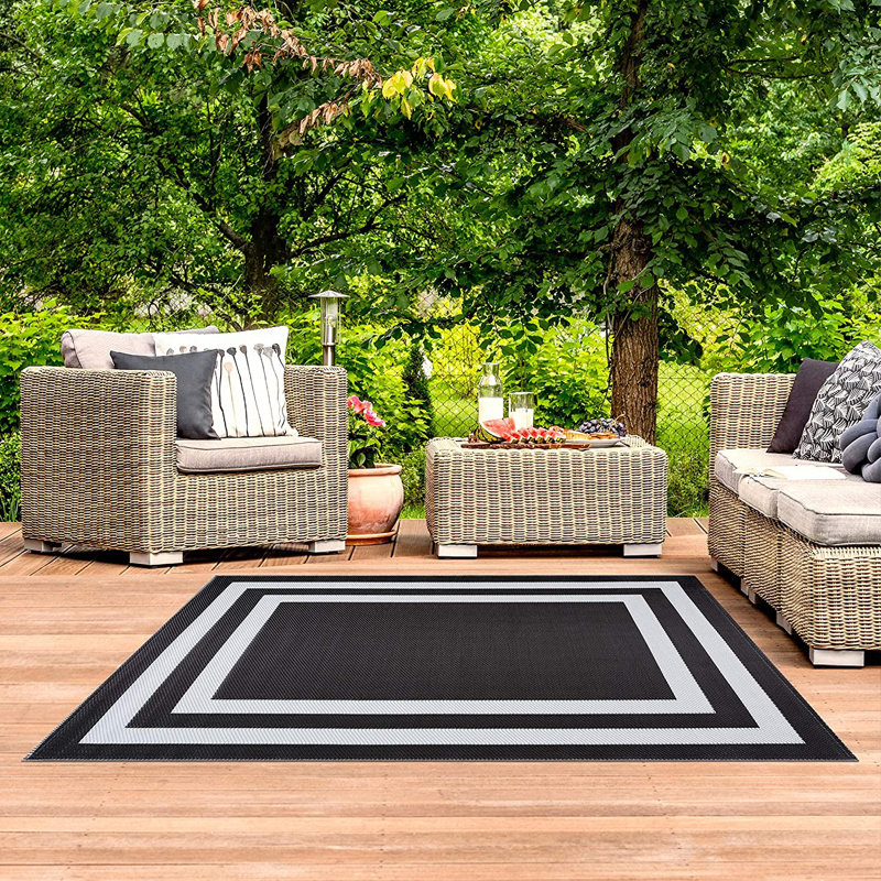 Winslet Striped Indoor / Outdoor Rug, Rectangle 6' x 9'