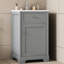 Meuble-lavabo de salle de bain de 50 cm (20 po) de couleur grise, avec un seul lavabo et une poignée de porte ronde. Style moderne avec lavabo en céramique blanche et grand espace de rangement pour une salle de bain bien rangée.