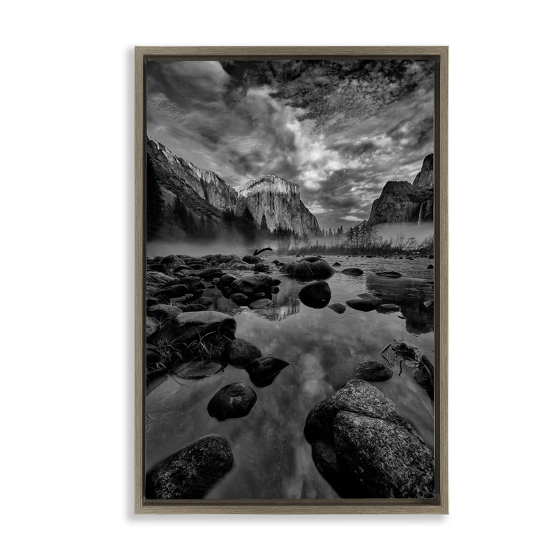 Cadre flottant Morning in Yosemite Valley, design par Jon Evan, H 31 po x l 21 po, Montalcino orme flottant encadré