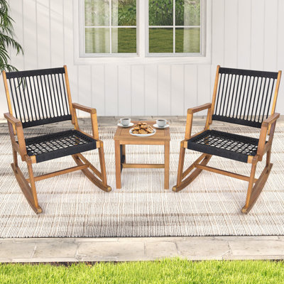 Ensemble de chaises berçantes en bois d'acacia avec table basse et corde de patio toutes saisons Winston Porter