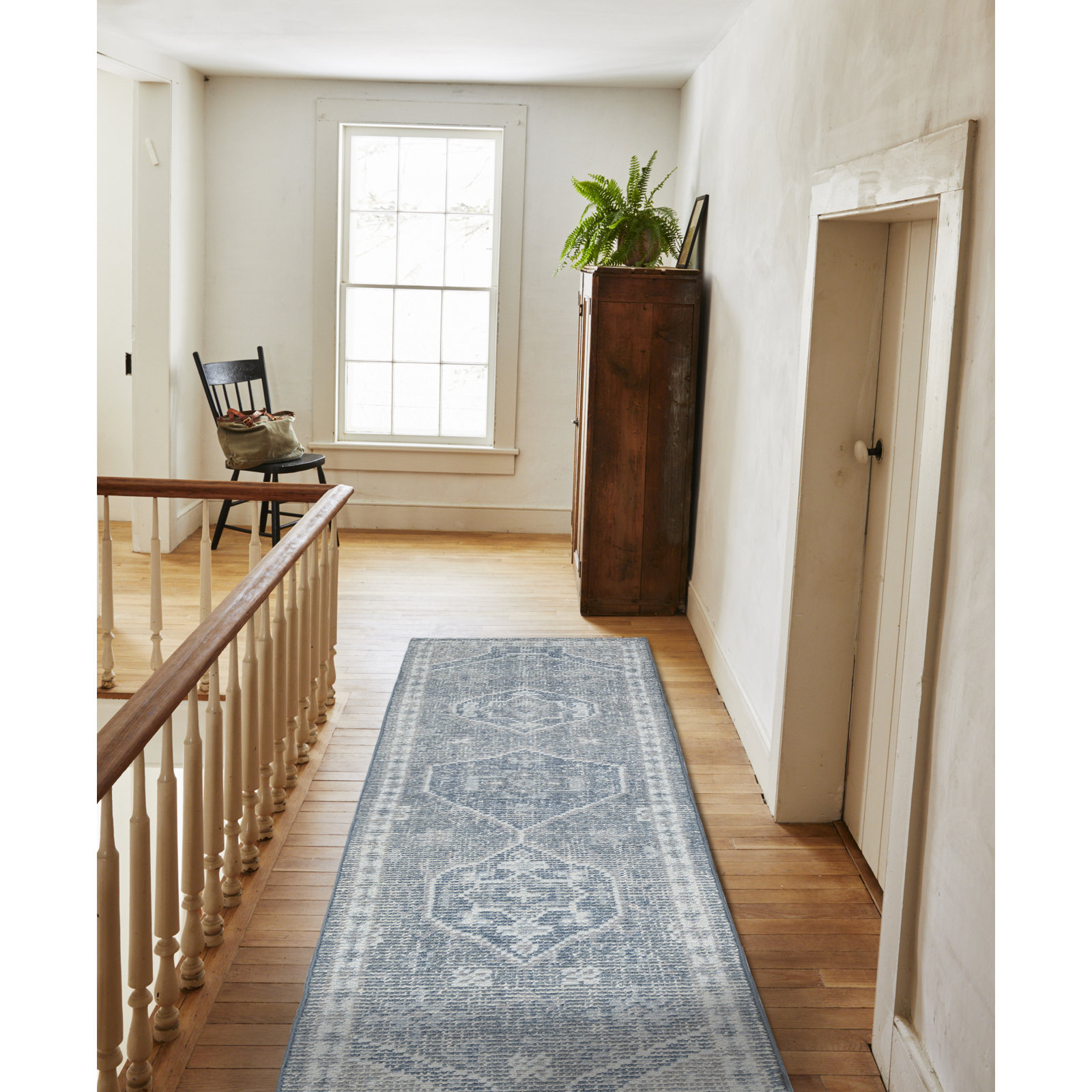 Ciro Handmade Wool Blue/Ivory Rug, Runner 2'6" x 8'