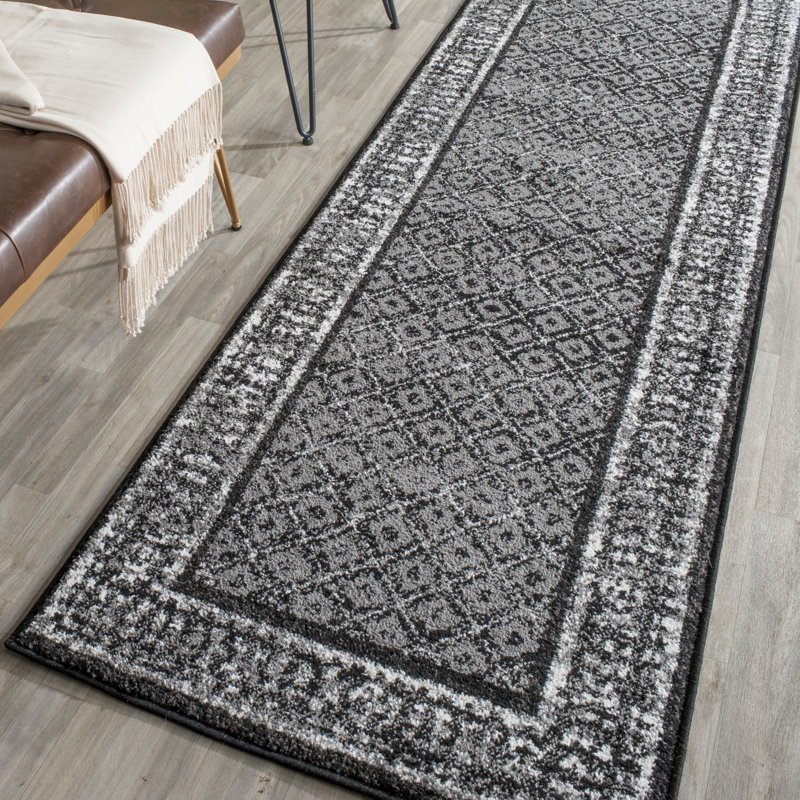 Tapis oriental performance Nicarla, Tapis de couloir 2 pi 6 po x 8 pi