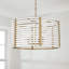 Luminaire suspendu en laiton vieilli l 23 po x H 14,5 po peint avec des perles de bois peintes
