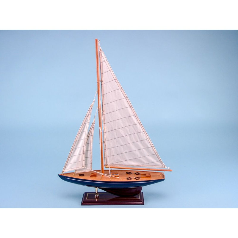 Akinori Figurines & Sculptures