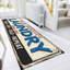 Tapis non tissé à motif mince avec un motif géométrique distinctif dans des tons de terre, parfait pour ajouter une touche d'élégance à n'importe quelle pièce