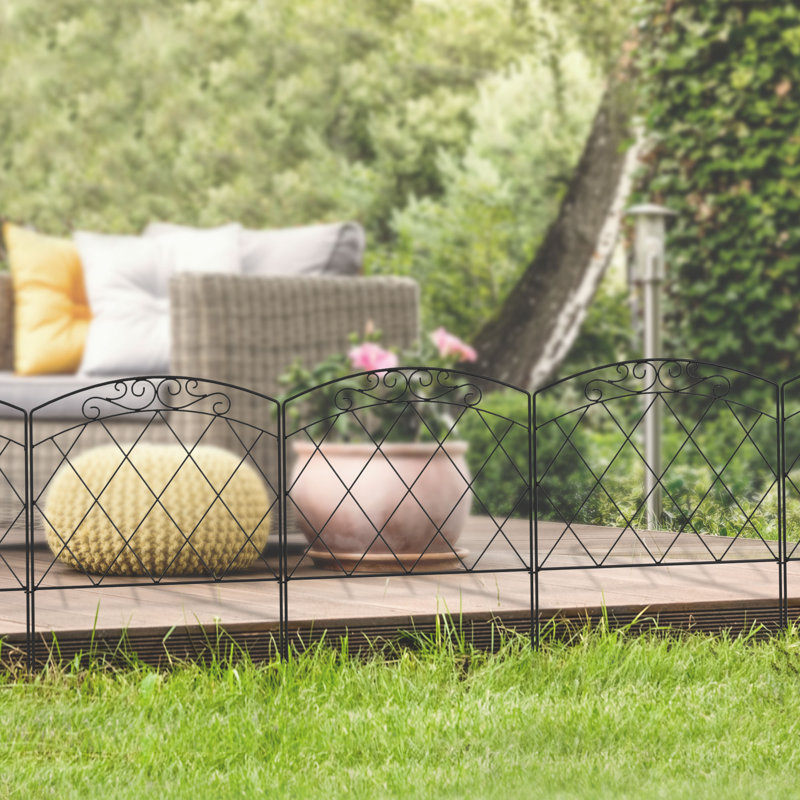 Outsunny Decorative Garden Fencing 31.5 in x 9.8 ft Outdoor Picket Panels