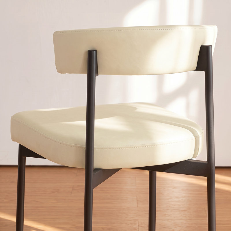 Ensemble de 2 tabourets de bar beiges modernes en similicuir de 24 po avec dossier incurvé et tabouret de bar à hauteur de comptoir pour îlot de cuisine