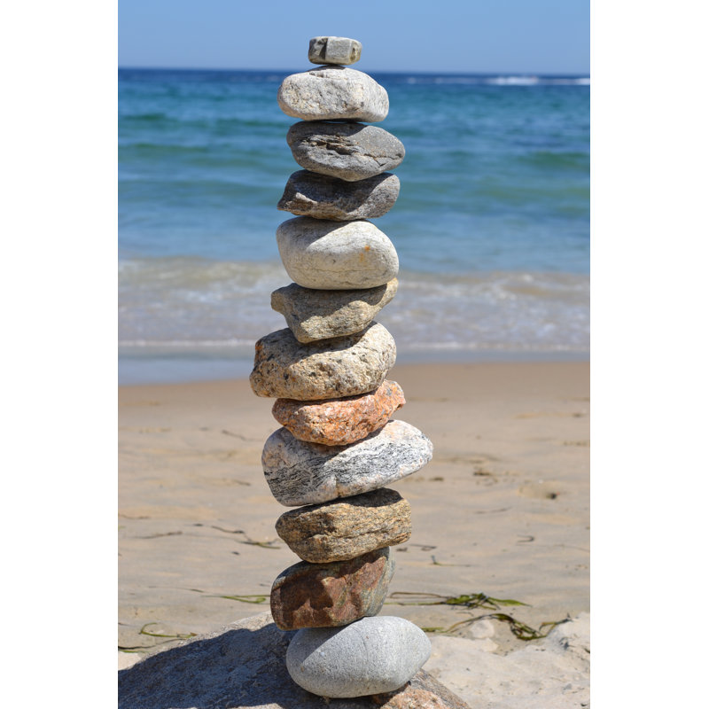 «Rock Balance on Beach» par EpicstockMedia - Photographie sur toile tendue, L 8 po x H 12 po