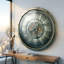 Horloge murale avec engrenages en mouvement de The GEARS