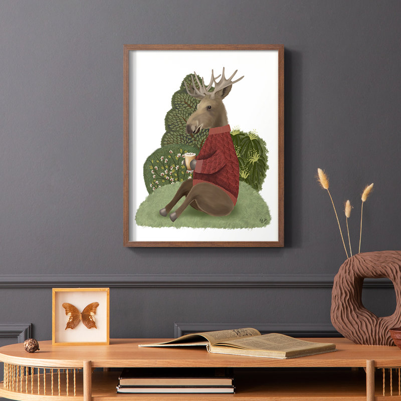 Latte Moose dans un chandail, reproduction encadrée - bois massif, Brun, H 20 po x l 16 po
