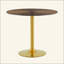 table ronde en verre brun clair de luxe clair. Pilier en métal doré. Négociation, table basse de maison, table de salle à manger. Convient aux petits espaces repas de 2 à 4 personnes.