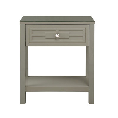 Table de bout taupe 23 po avec tiroir. Verre trempé de table, pieds en bois franc. Intérieur de tiroir l 19 po x P 12,75 po x H 3,5 po. 13 po entre l'espace et la tablette. Plancher de 4 po. Plateau de table en verre de 1 po de largeur, espace. Distance épaisse