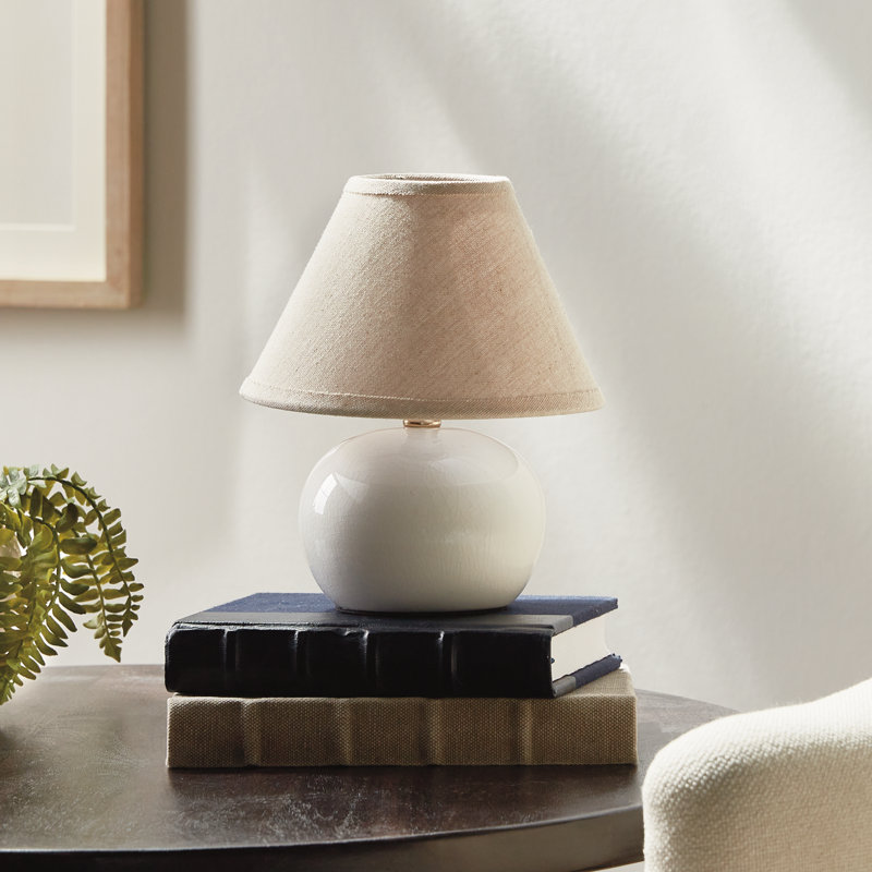 Mini lampe de table en céramique Oscar, H 8 po x l 6,5 po x P 6,5 po, Gris, Crème, crème