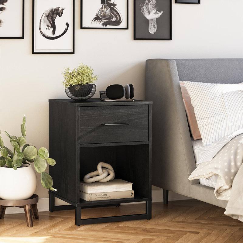 Analah 17.75'' W Nightstand