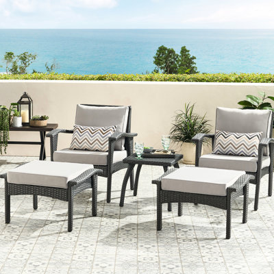 5 causeuses extérieures: 2 chaises, repose-pieds et petite table. Design, intempéries. Gris + argent Pe, fer, tissu imperméable. Profitez du plein air. 28,74 po Profondeur, 28,23 de largeur, 32,21 de hauteur, 85,98 lb Poids. Paquet de 31