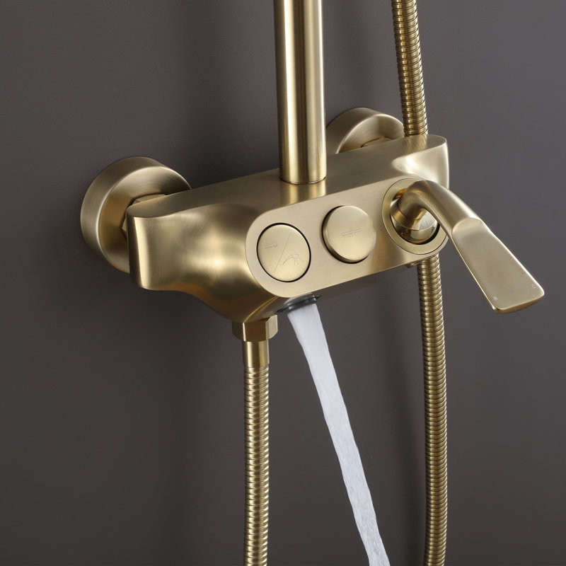 Robinet de douche à tuyau exposé avec valve brute