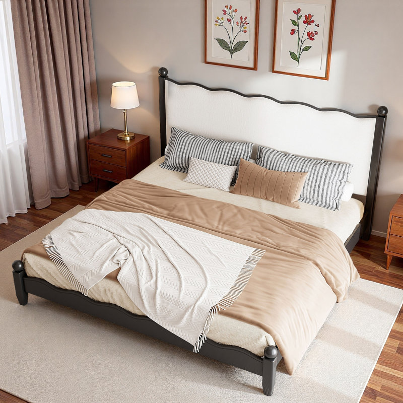 Lit plateforme en bois avec tête de lit tapissier festonnée, Noir / Beige, Très grand lit