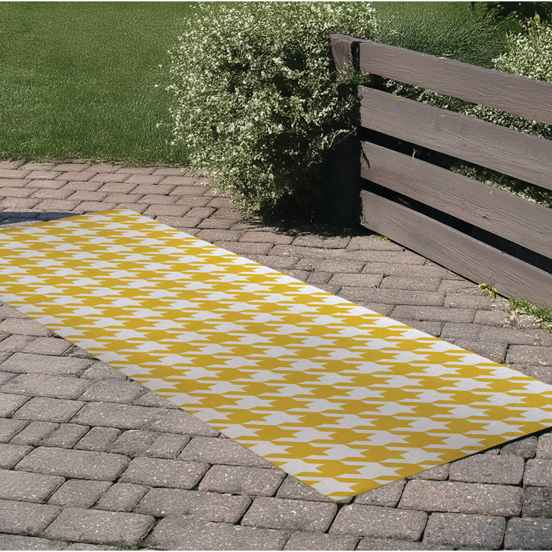 Send in the Hounds Outdoor Rug, Runner 2'6" x 8'