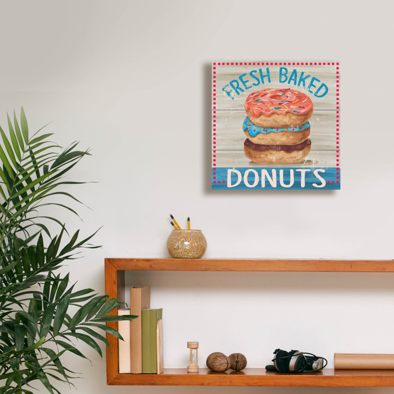 «Fresh Donuts» par Fiona Stokes-Gilbert, art mural sur toile, H 12 po x l 12 po x P 0,75 po