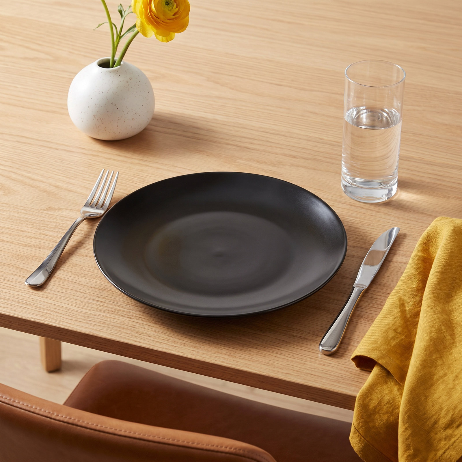 Izie 9" Salad Plate, Black