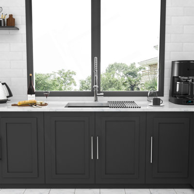 Évier de cuisine noir 23 po 23 po x 23 po x 18 po x 10 po à cuve simple en acier inoxydable de calibre 16 avec profondeur de 10 pouces