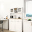 Armoire de rangement blanche pour poubelle de cuisine de 67,7 po de hauteur avec 3 tablettes réglables, 2 tiroirs et une poubelle inclinable de style moderne pour la garde-robe de patio. 1 - Blanc. Cuisine design, salle à manger, salon.