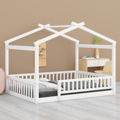 Structure de lit en bois avec clôture