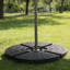 Base de parasol en porte-à-faux robuste de style ventilateur, 4 panneaux rechargeables avec de l'eau ou du sable (220 lb), PEHD résistant aux intempéries avec crochets de verrouillage en métal, empilable et portable, noir - pour la cour, la pelouse et la piscine