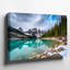 Toile, "Un lac alpin à couper le souffle" avec art corporel turquoise vif reflétant la neige dramatique-930617516