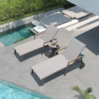 Ensemble de chaises longues d'extérieur avec chaises de plage et chaises de plage