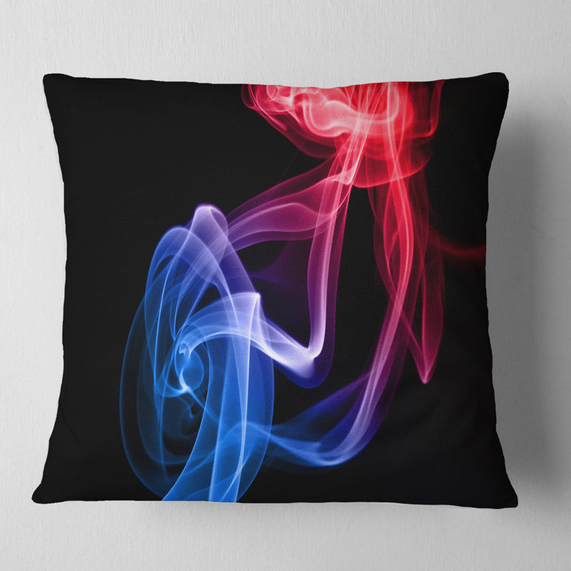 Fumée flottante bleue et rouge sur fond noir - coussin imprimé abstrait, 18 po x 18 po, Coussin décoratif