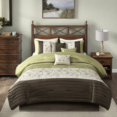 Édredon pour très grand lit 7 pièces - Le décor de la chambre à coucher contemporaine orne le tissu de broderie et le rembourrage contient un édredon, des taies décoratives, des oreillers et une jupe de lit