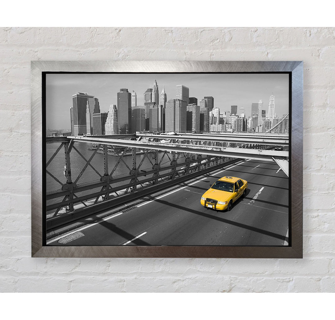 Gelbes Taxi auf der Brooklyn Bridge 1 - Einzelne Bilderrahmen Kunstdrucke