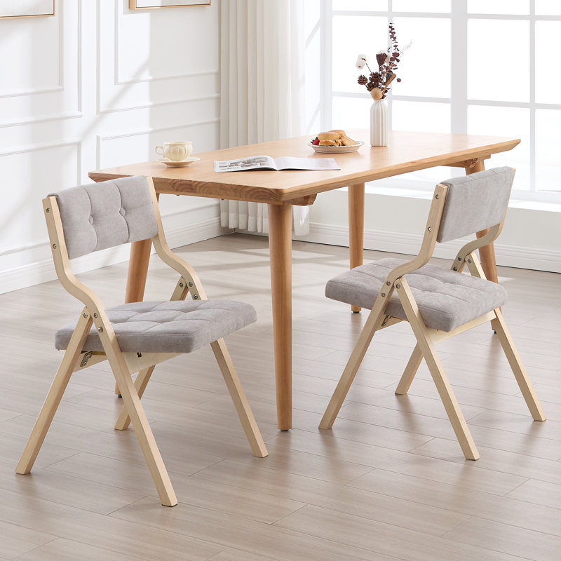 Chaise pliante au design élégant avec structure en bois massif et dossier et siège rembourrés capitonnés
