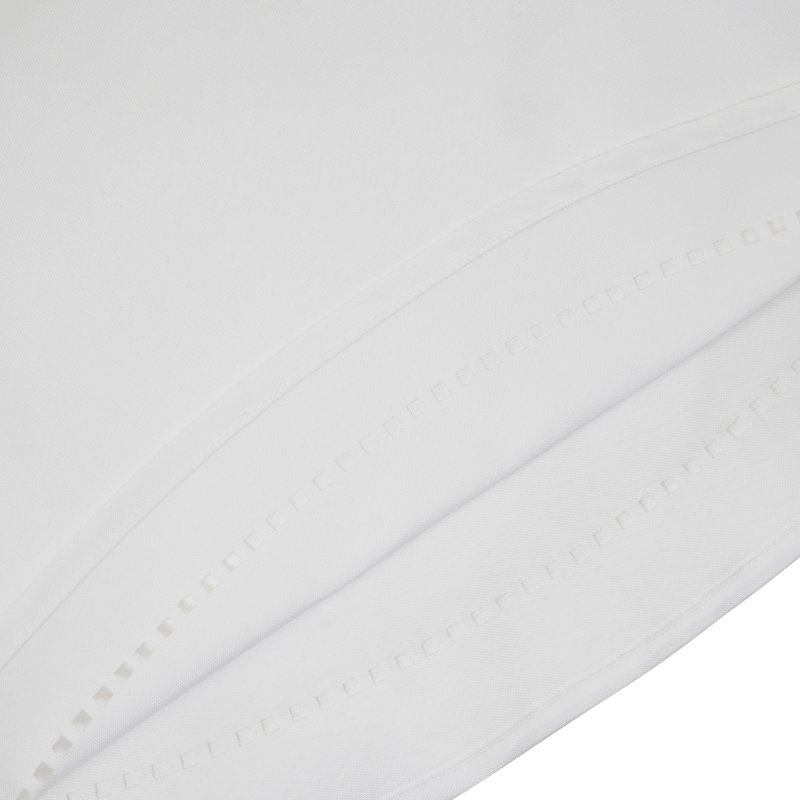 Nappe unie texturée unie avec drapé épuré, bordure décorative minimale et style polyvalent pour les repas et les réceptions, 60 po