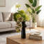 Fleurs artificielles avec vase