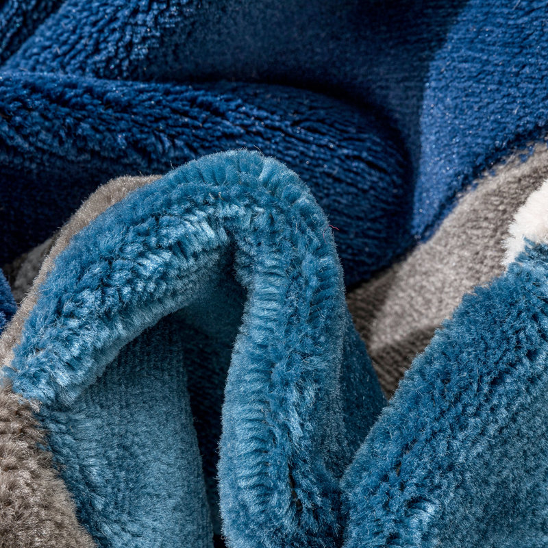 Tapis bleu à motif géométrique de losanges, Rectangle 3 pi 11 po x 5 pi 3 po