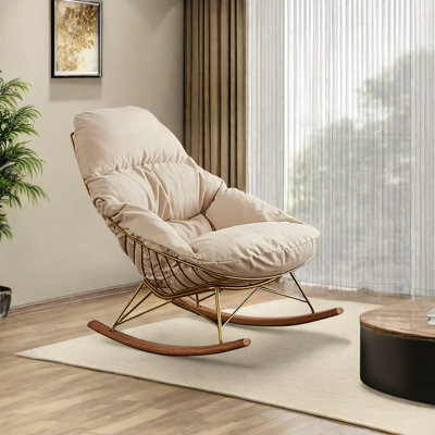 Chaise berçante élégante et pratique