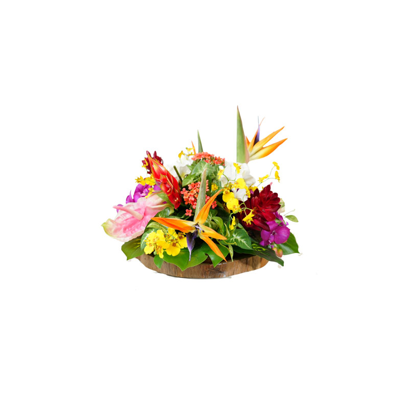 Arrangement floral tropical tropical dans une plaque de bois de teck