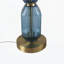 Lampe de table facettée en verre bleu