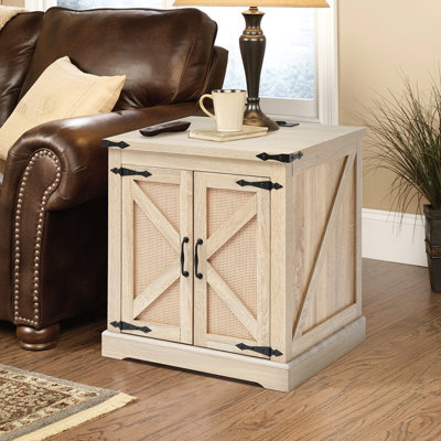 Table de bout Farmhouse, table basse rectangulaire en bois de rotin PE tissé, table basse de rangement de style boho moderne de 24 pouces avec charnières en métal rétro, pour le salon, la chambre à coucher et les petits espaces