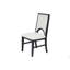 Chaise à découpes arquée en tissu blanc